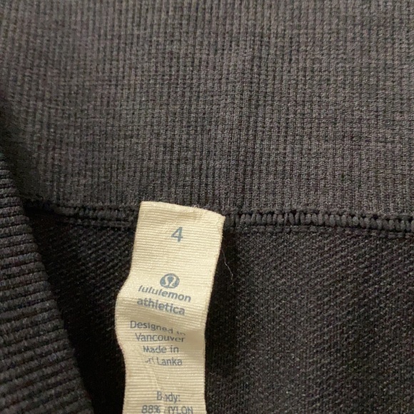 Lulu capris dark grey sz 4 like new worn twice - Picture 4 of 5